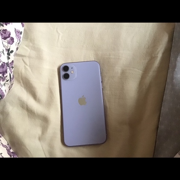 iPhone 11 - Picture 1 of 4